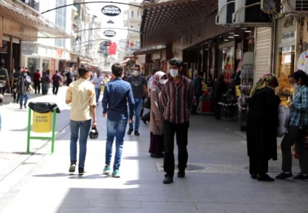 Karagöz ve Gaziler caddelerinde aşırı yoğunluk oluştu