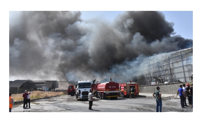 Gaziantep OSB'de fabrika yangını, duman gökyüzünü