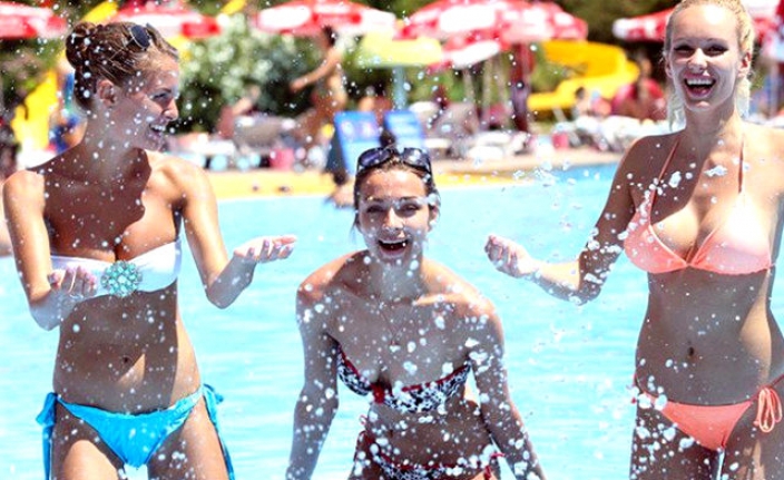 Rus turistler, yaz tatilini Türkiye'de geçirmek istiyor