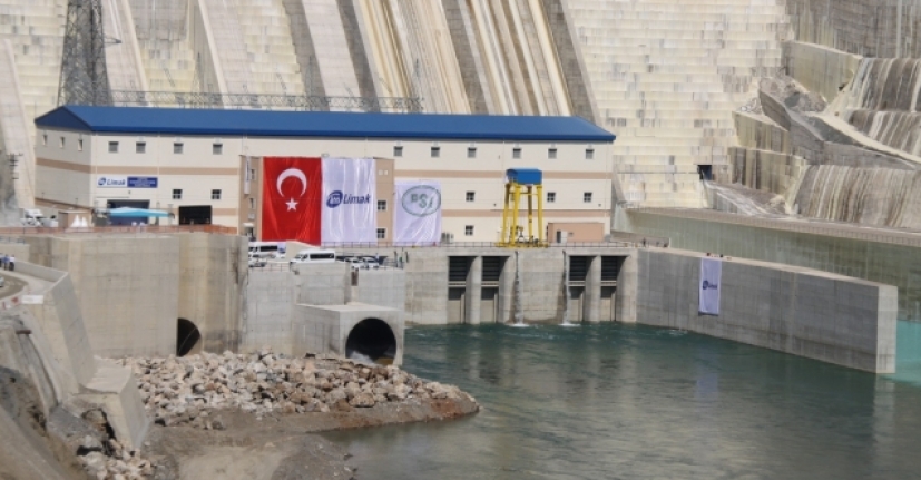 Siirt'te yapılan Avrupa'nın en büyük barajı, elektrik üretmeye başladı