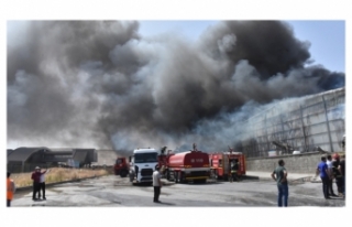 Gaziantep OSB'de fabrika yangını, duman gökyüzünü